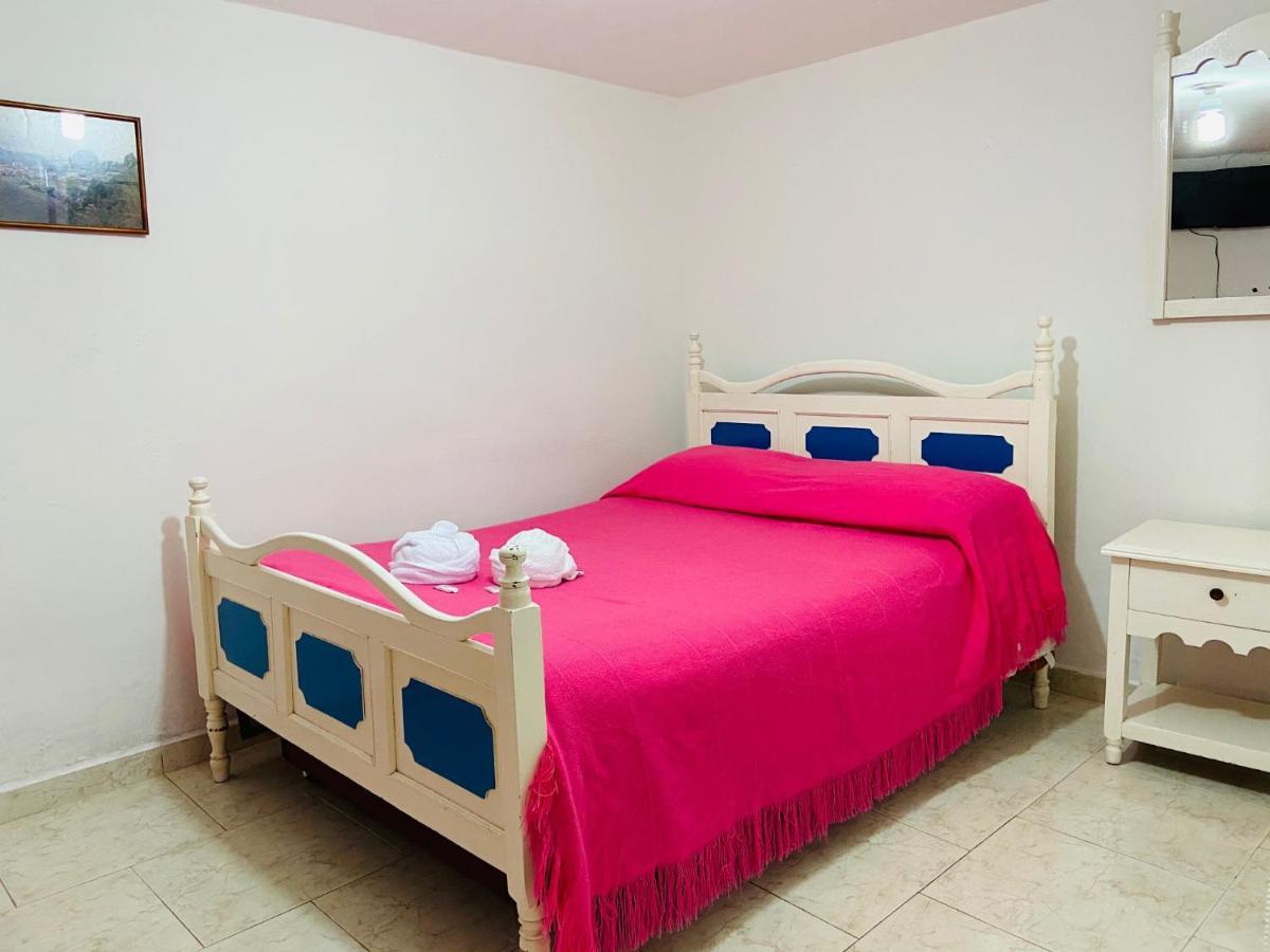 Vivienda Turistica El Zocalo Apartment Guatape Exterior photo